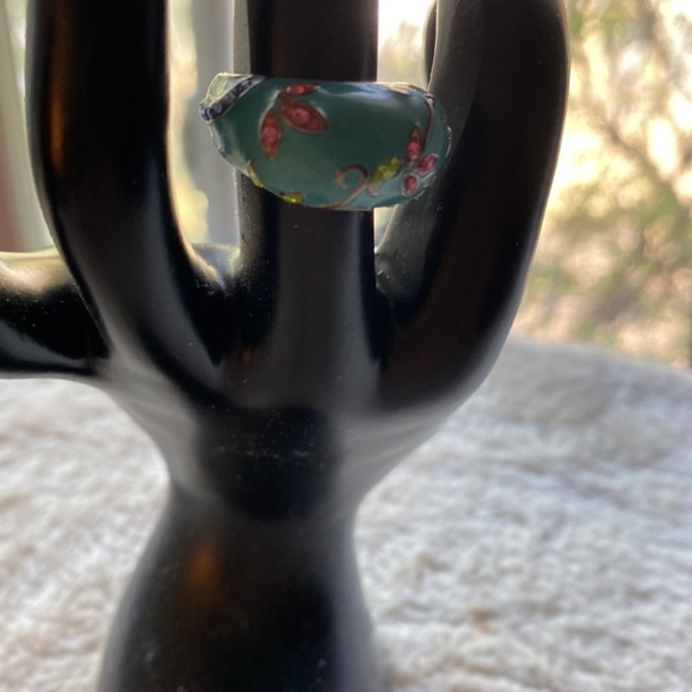 A Groovy Kinda Ring! With rhinestones & crystals  SIZE 6 Looks new in turquoise